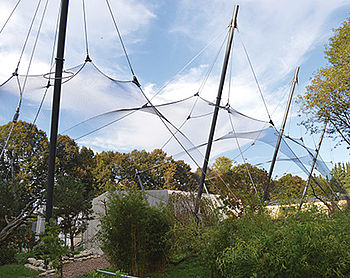 Structures porteuses en câble pour enclos de zoo