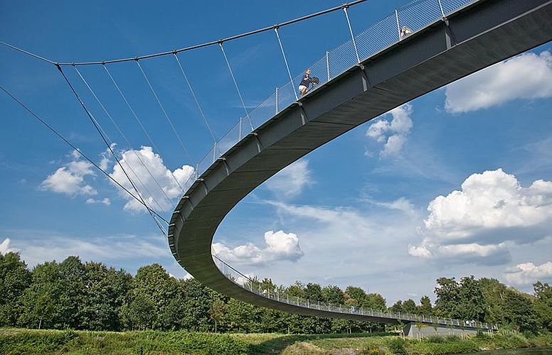 Fuß- und Radwegbrücken X-TEND Edelstahl-Seilnetz