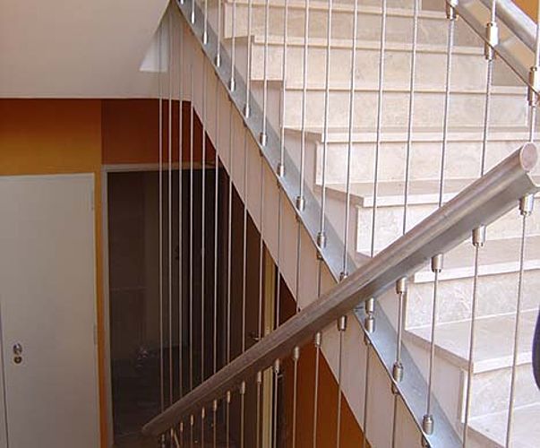 Protection toute hauteur pour cage d'escalier