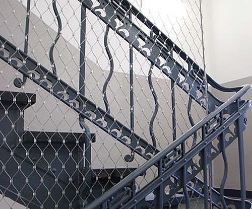 Mise en sécurité des escaliers existants avec du filet inox