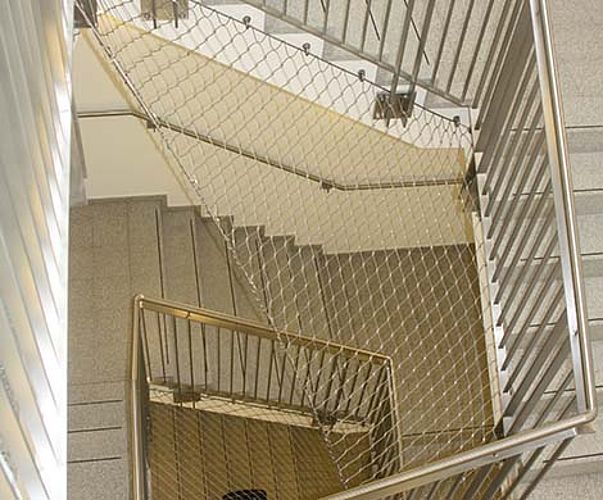 Mise en sécurité de cage d'escalier avec filet inox
