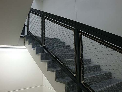 Filet garde-corps inox pour cage d'escalier